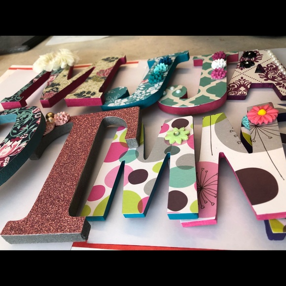 Hand crafted 4” wooden alphabet letter “W” magnet - Picture 2 of 4